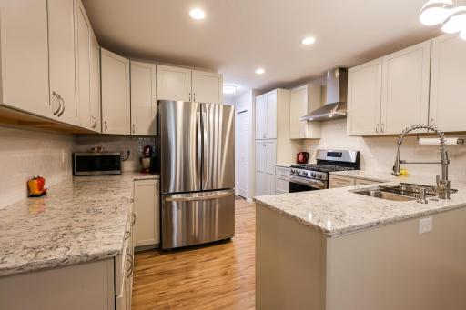 1431 Sumter Avenue N, Golden Valley, MN 55427
