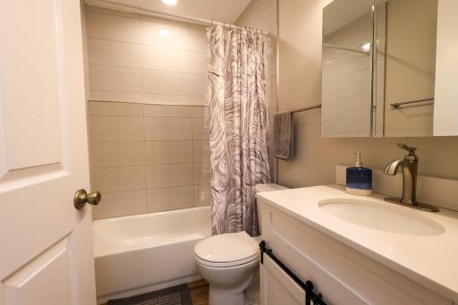 1431 Sumter Avenue N, Golden Valley, MN 55427