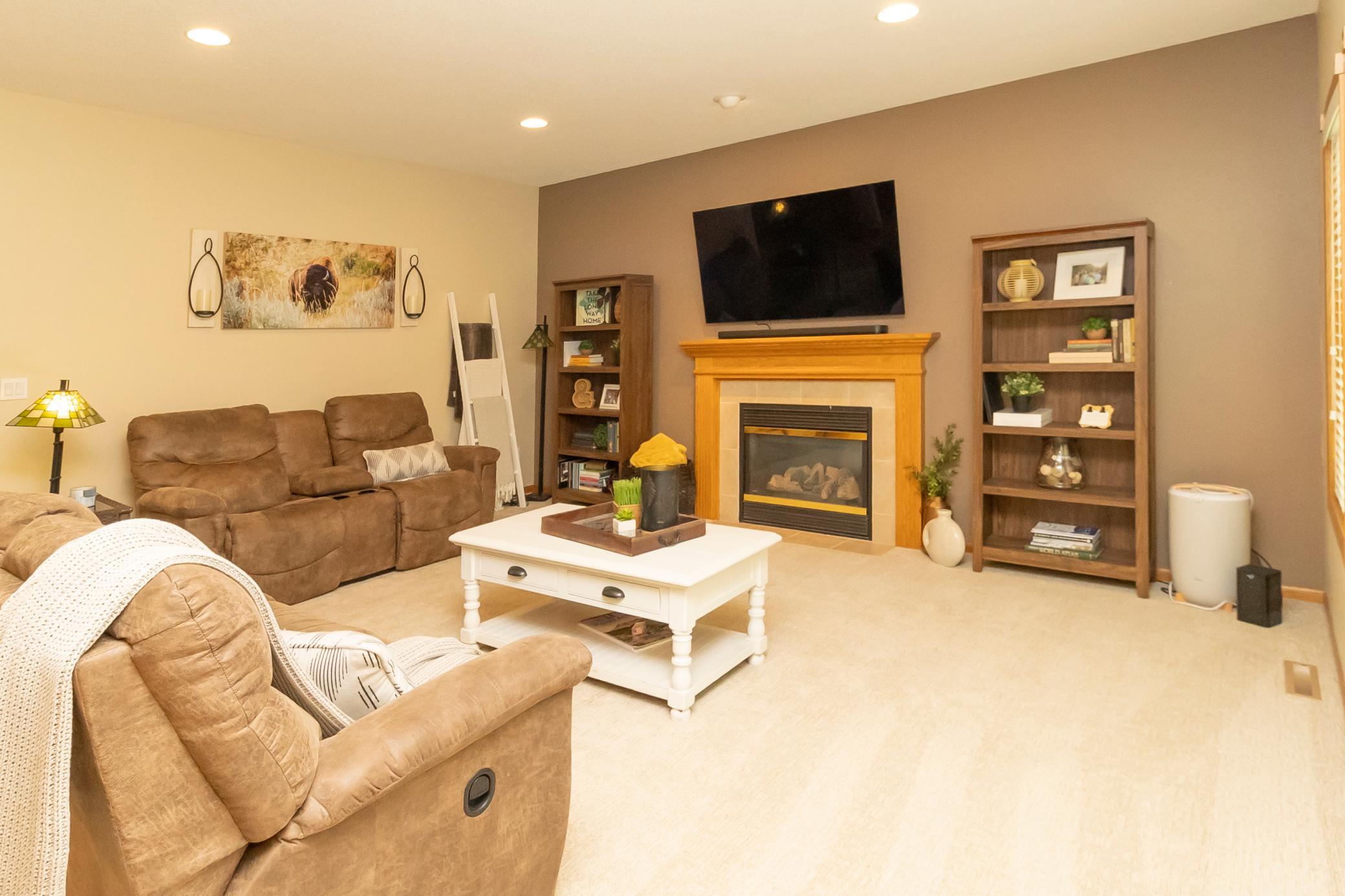 5 Living Room _ C.jpg