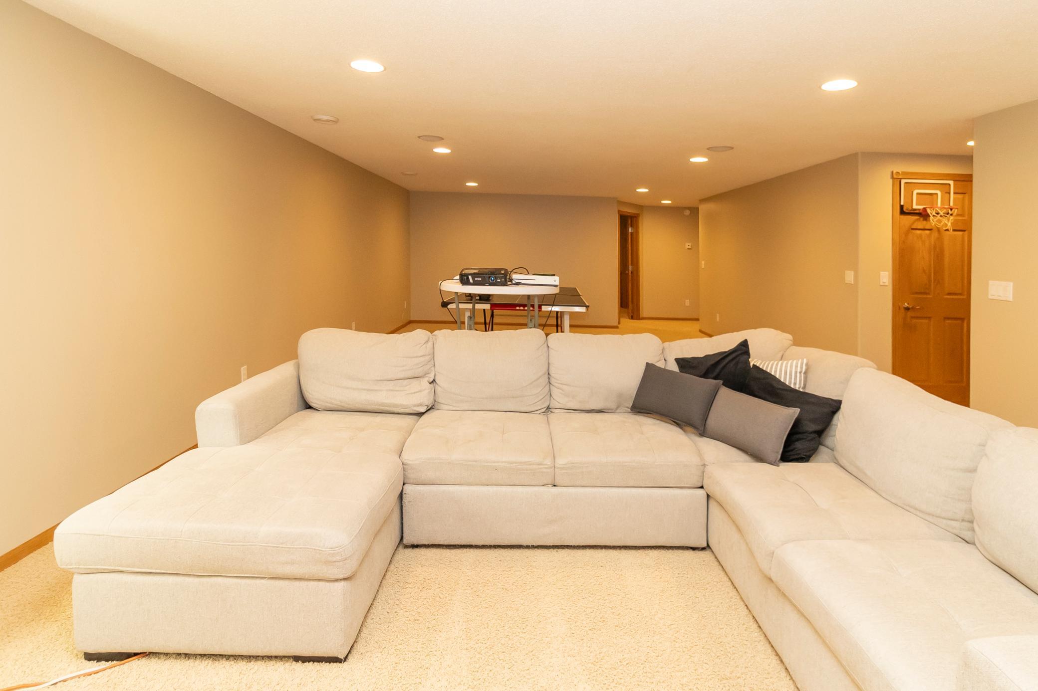 16 Family Room _ E.jpg