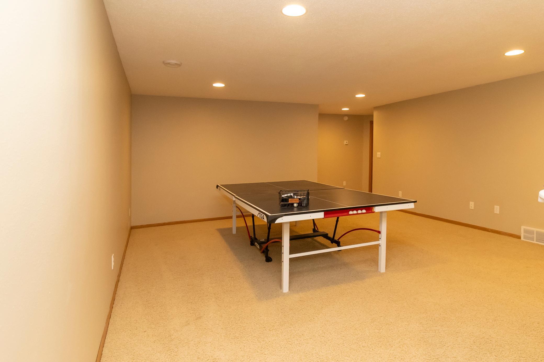16 Family Room _ F.jpg