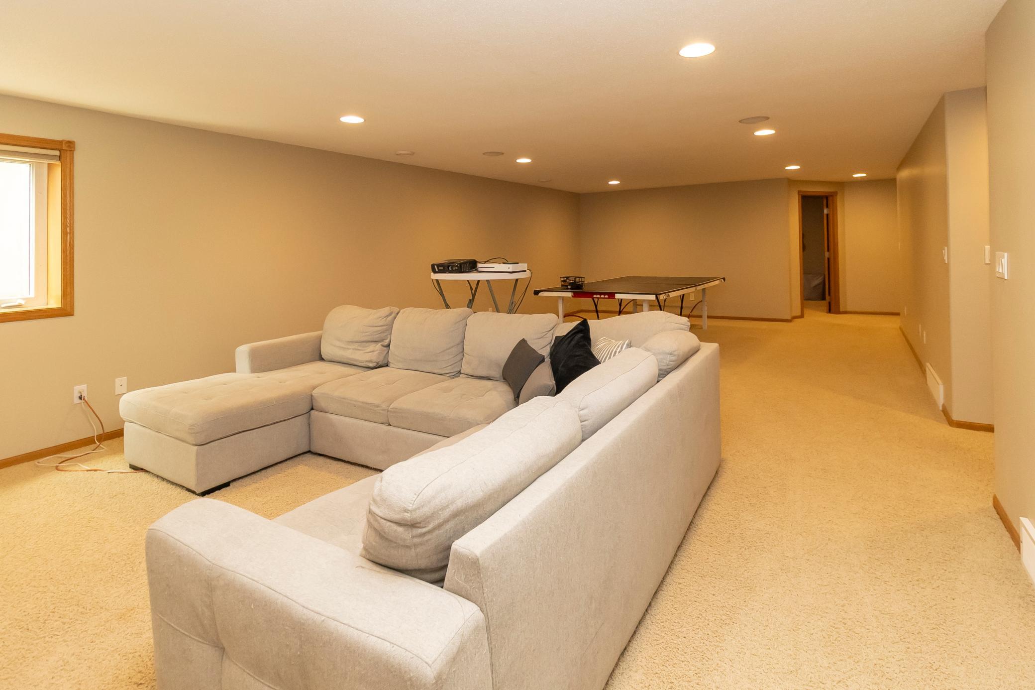 16 Family Room _ D.jpg