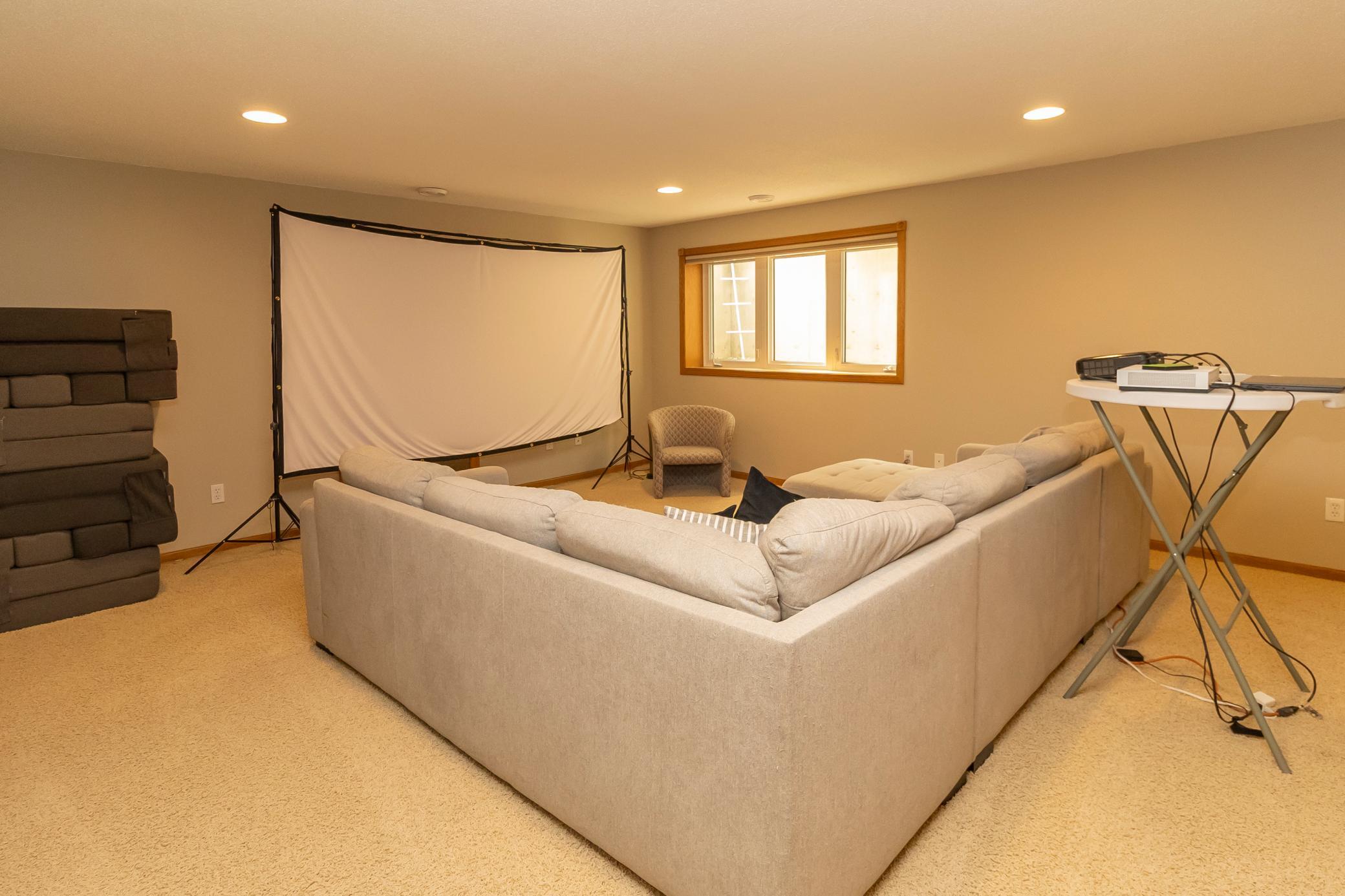 16 Family Room _ C.jpg