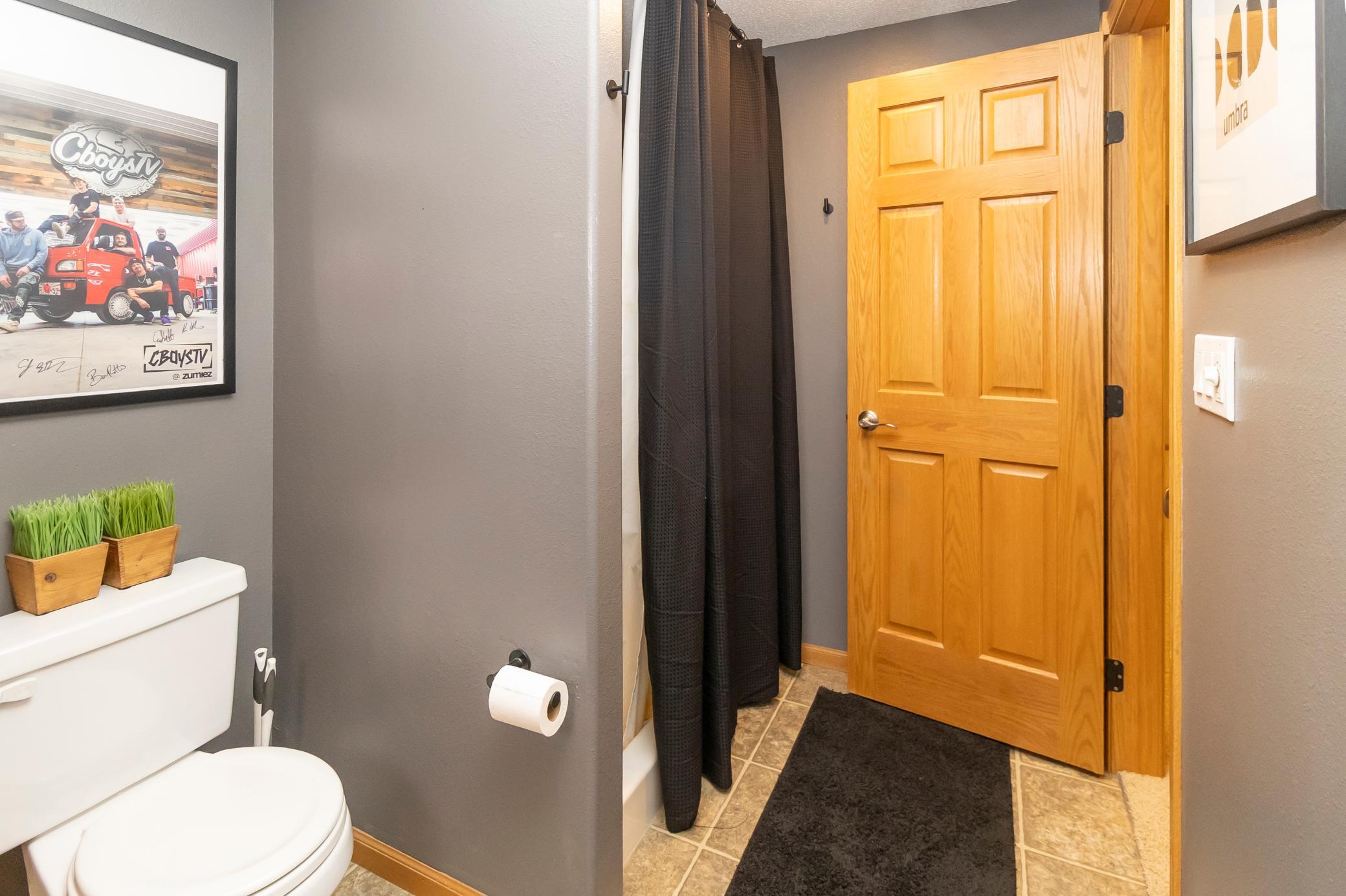 17 Bathroom 4 _ C.jpg