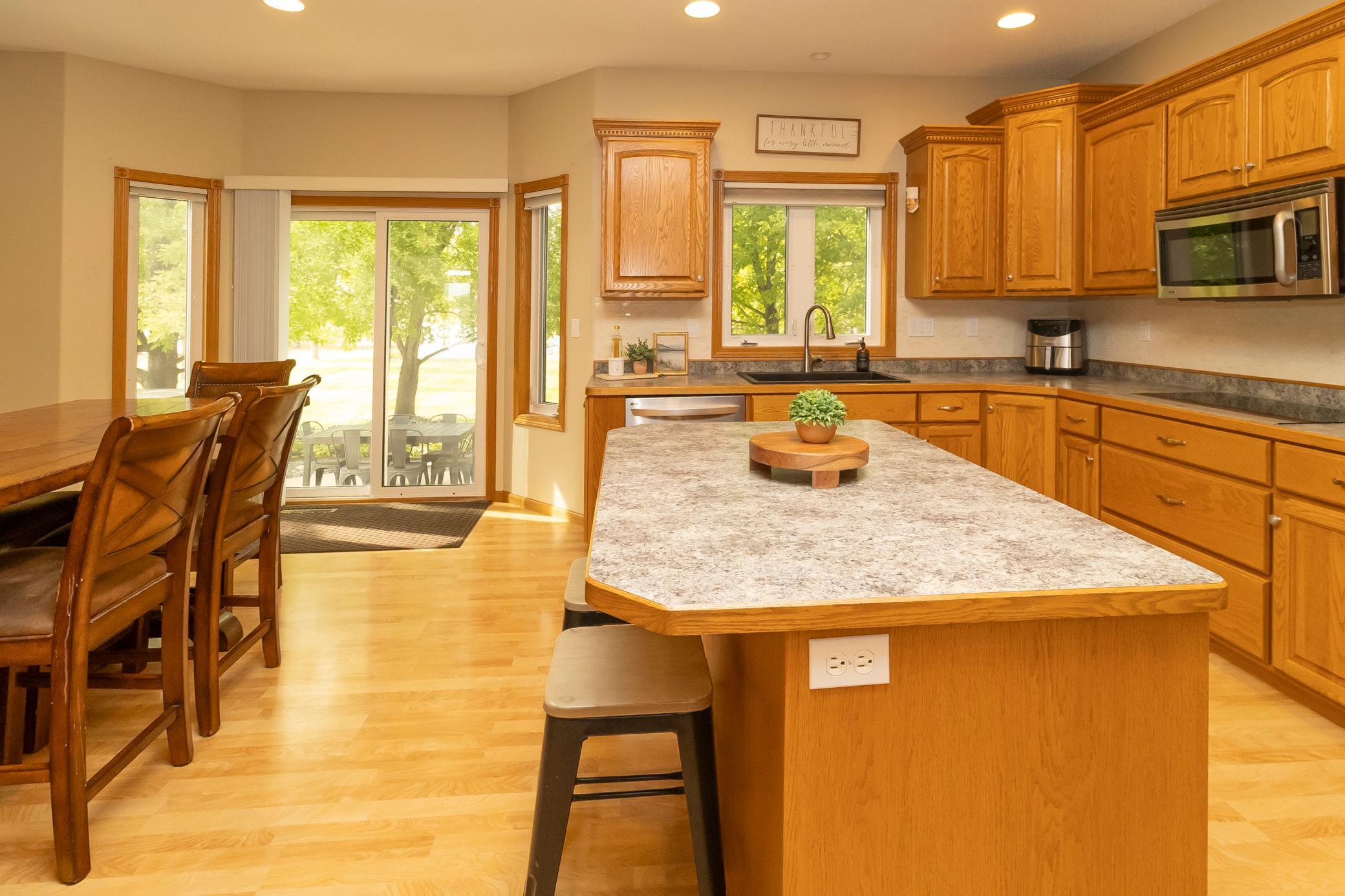 4 Kitchen _ F.jpg