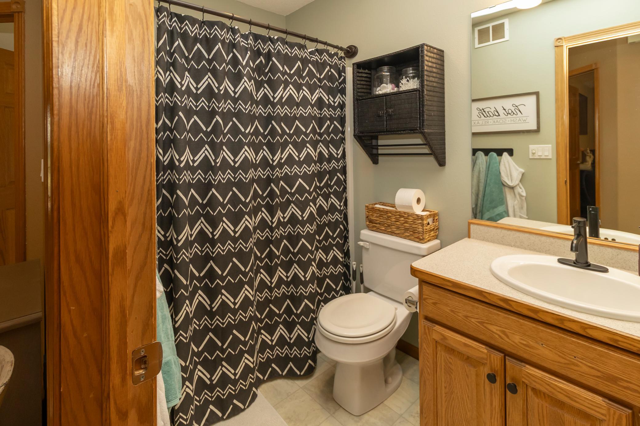 13 Bathroom 2 _ B.jpg
