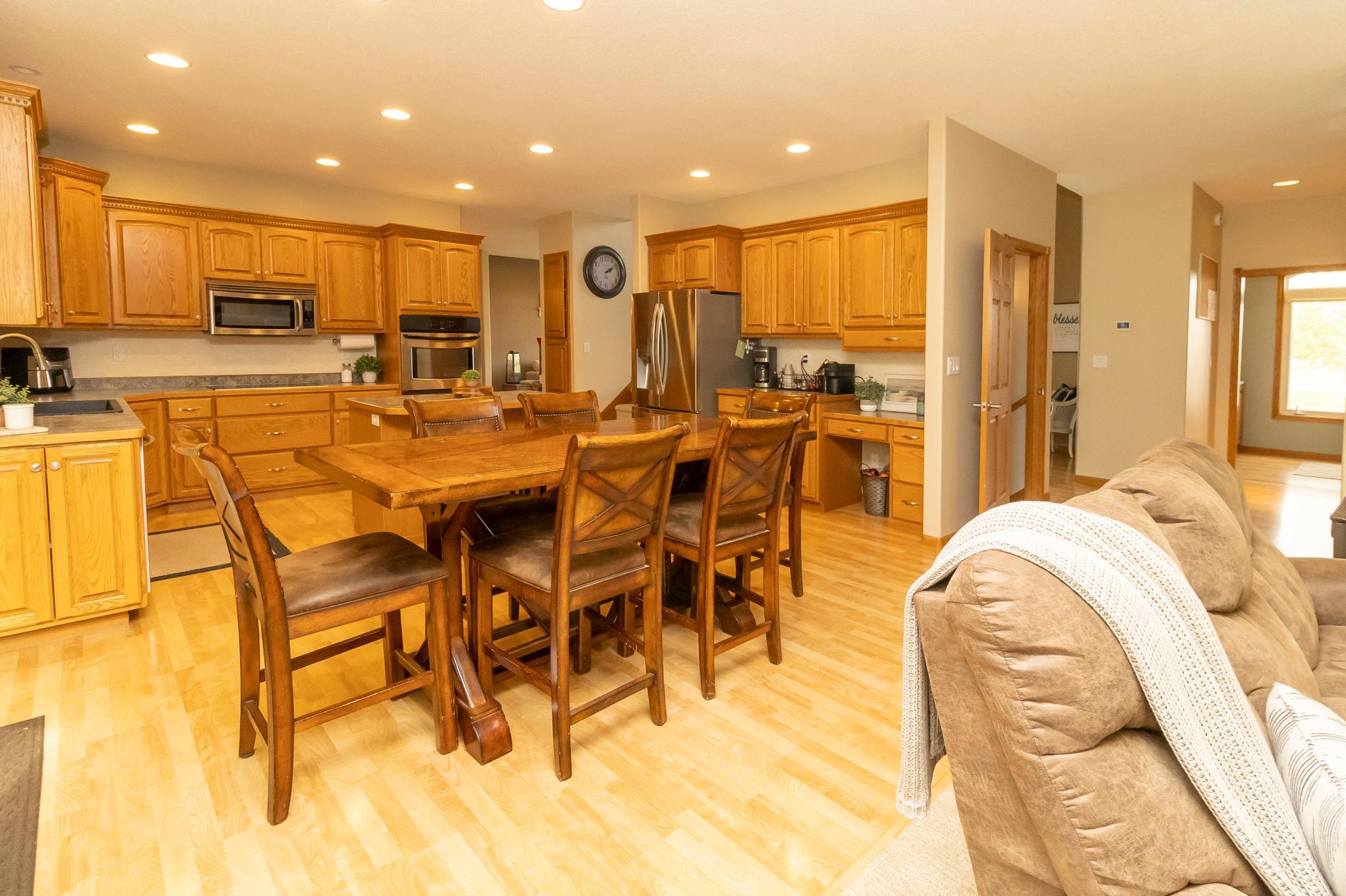 4 Kitchen _ L.jpg