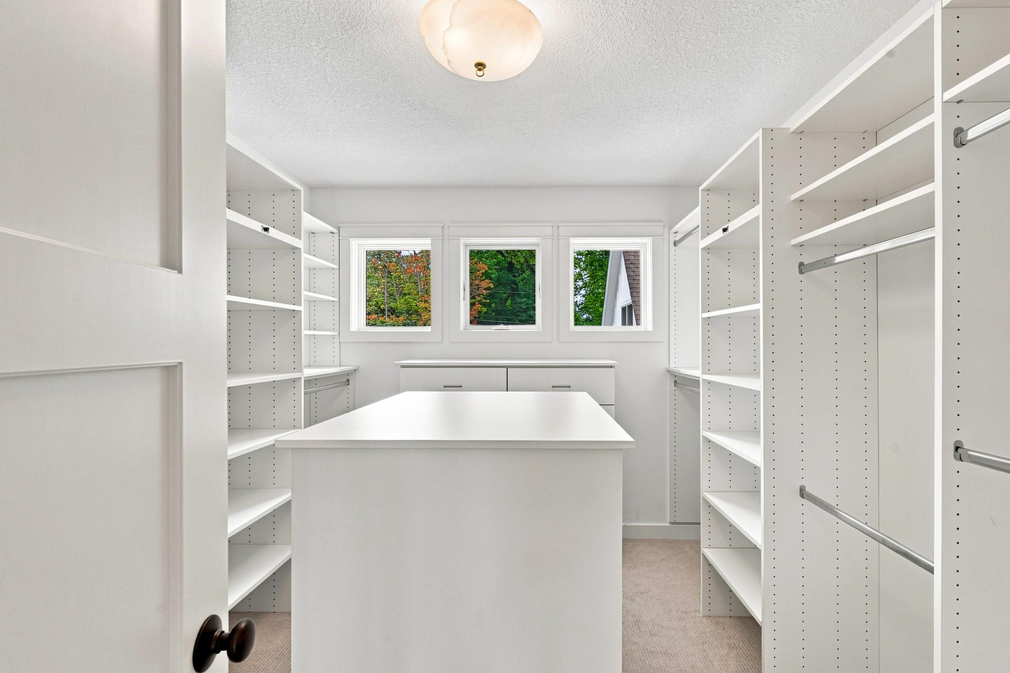 Primary suite closet
