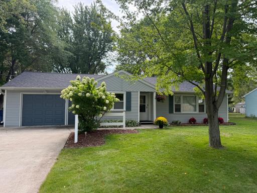 Attached 1-stall garage w/concrete driveway