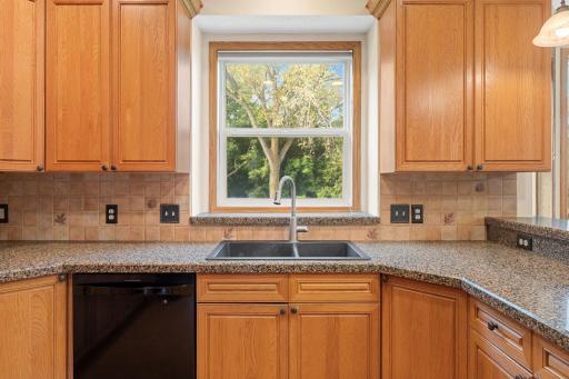 16381 Gunflint Trail, Lakeville, MN 55044