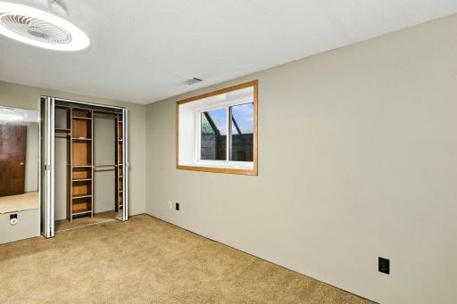 053_5216_33rd_ave_s_55_367.jpg