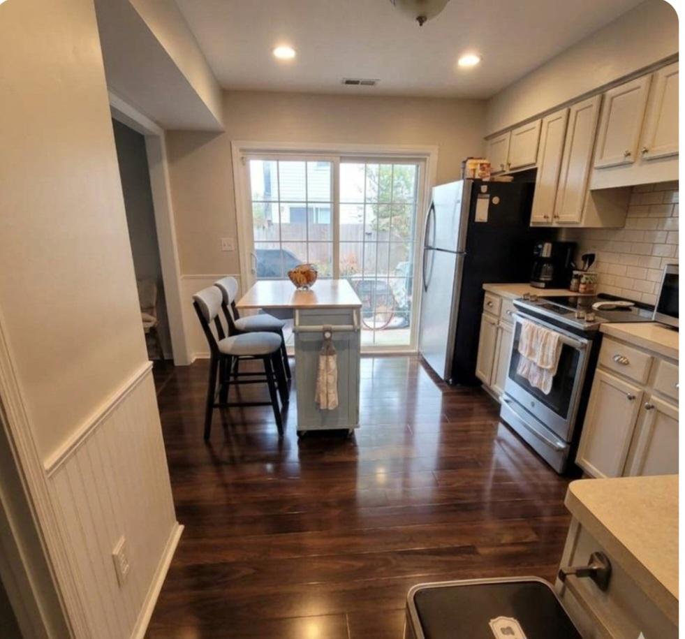 Kitchen1.jpg