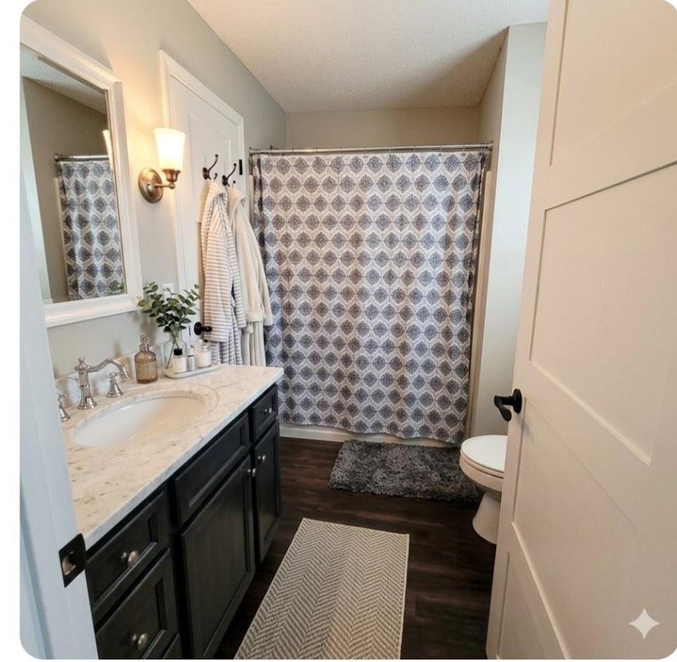 Main bath.jpg