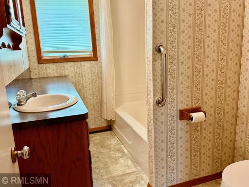 638 Pennsylvania Avenue, Adrian, MN 56110