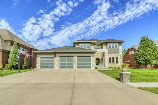 4345 Beach Lane S, Fargo, ND 58104