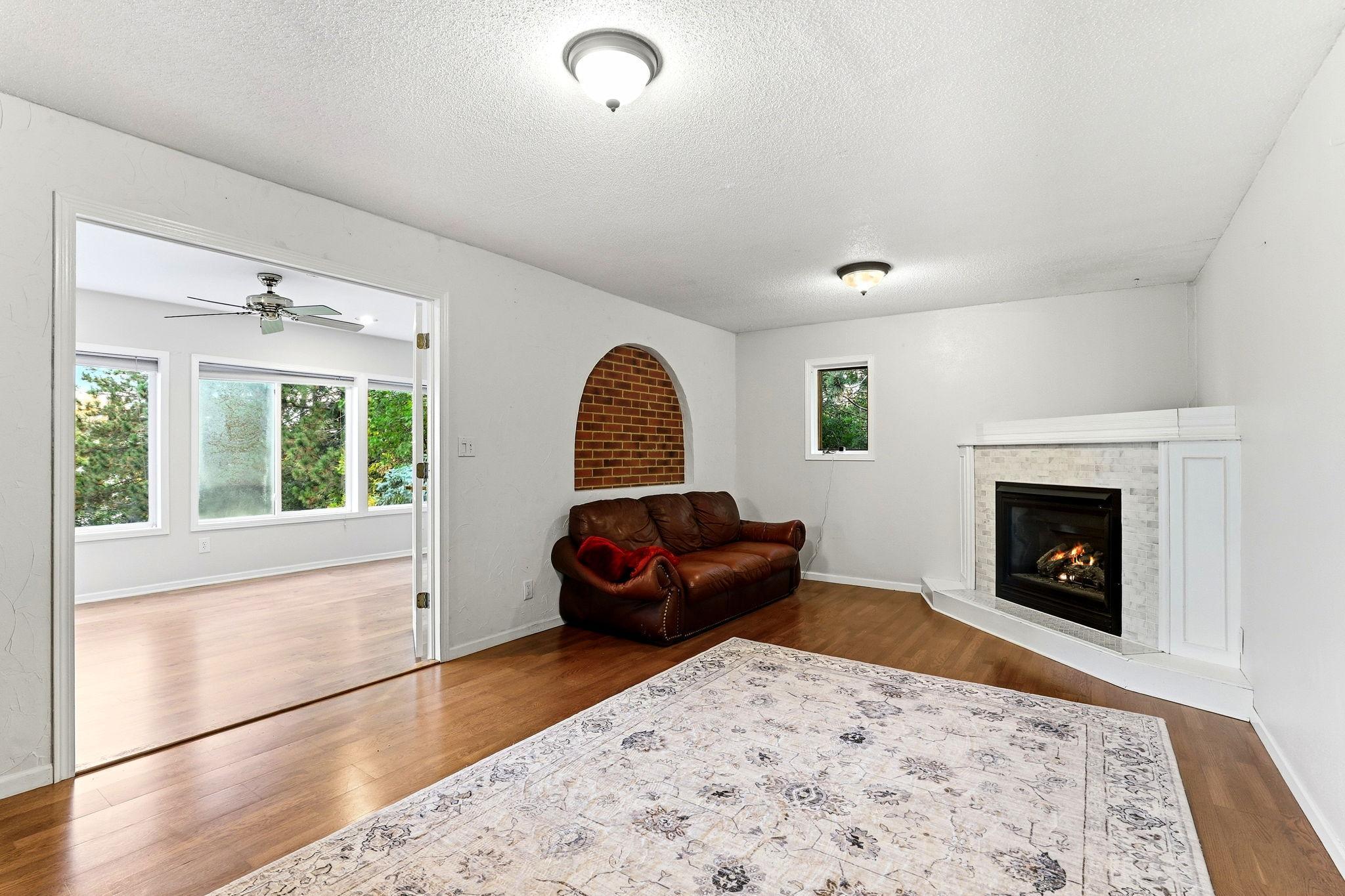 13-web-or-mls-58239-222nd-St-13.jpg