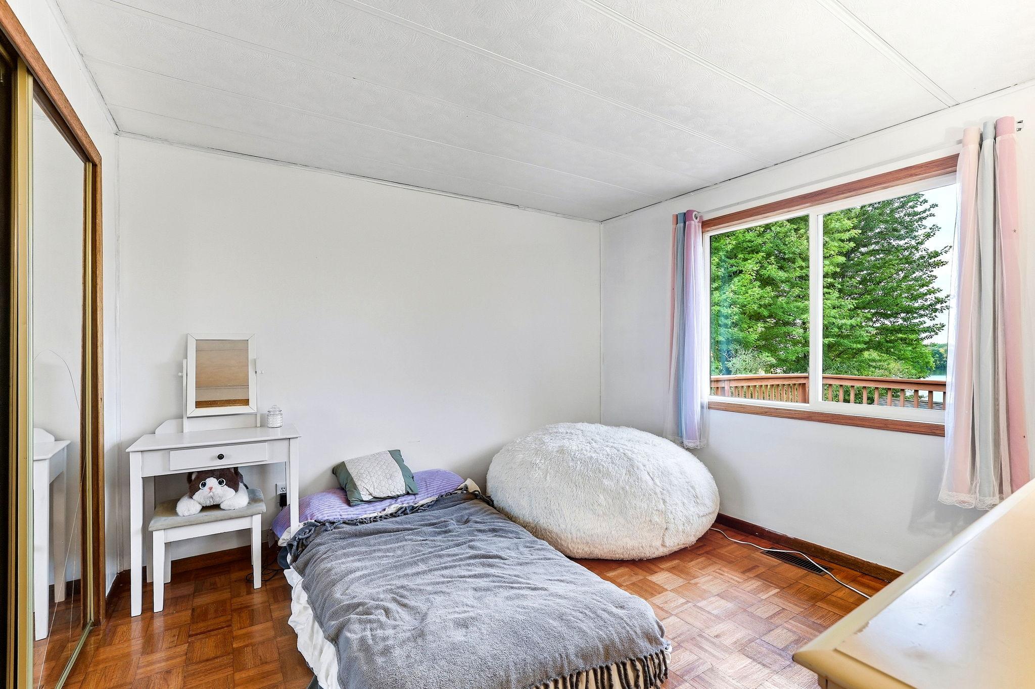 22-web-or-mls-58239-222nd-St-22.jpg