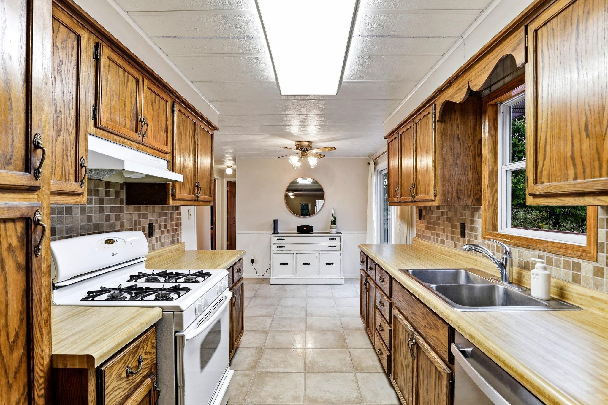 11-web-or-mls-58239-222nd-St-11.jpg