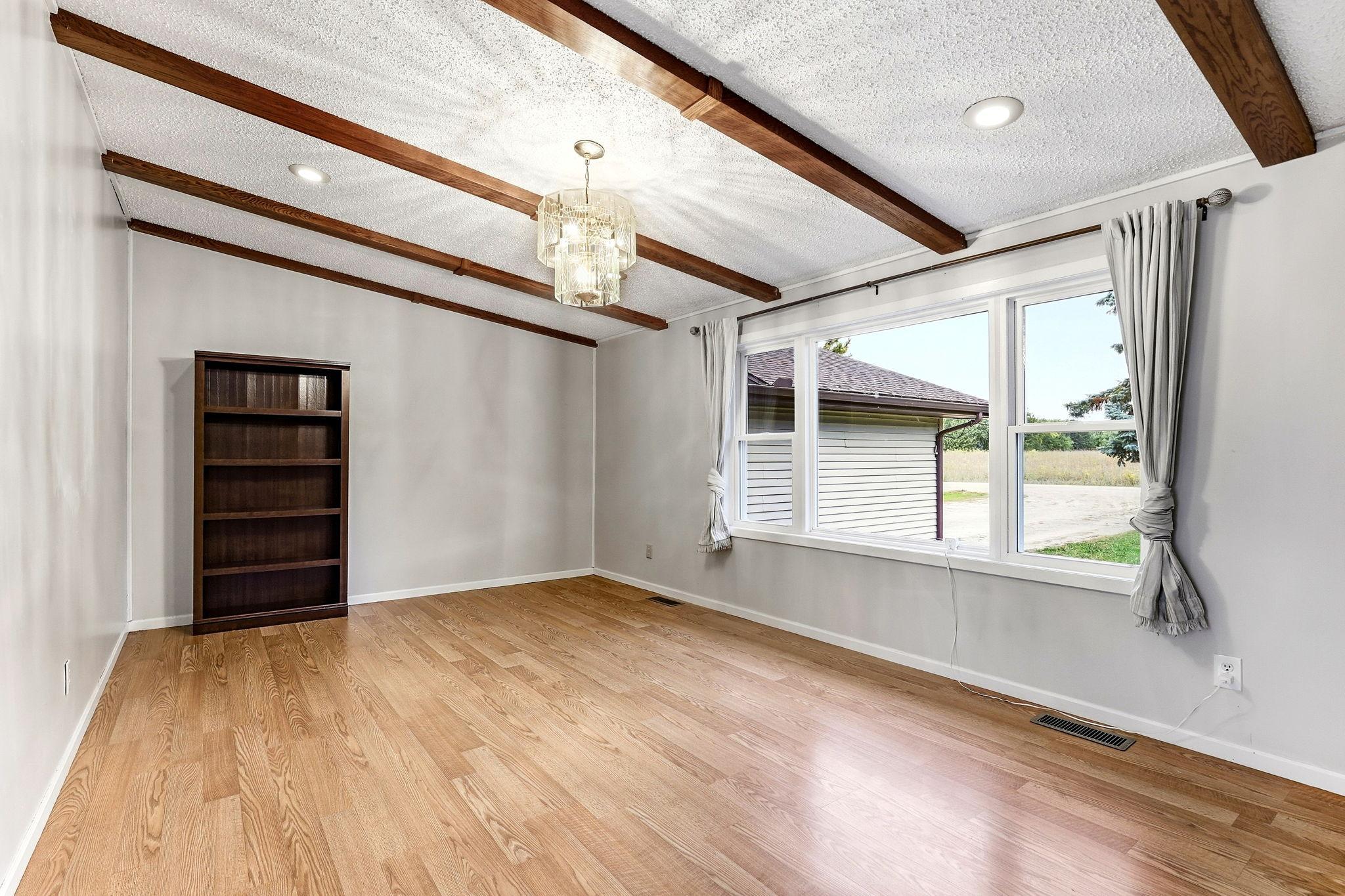 5-web-or-mls-58239-222nd-St-05.jpg