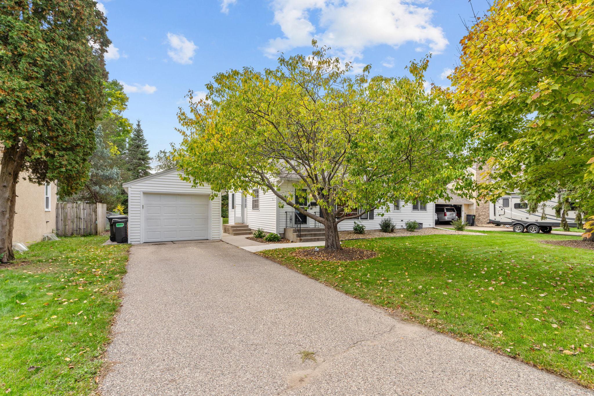 Detached 1 Car Garage
