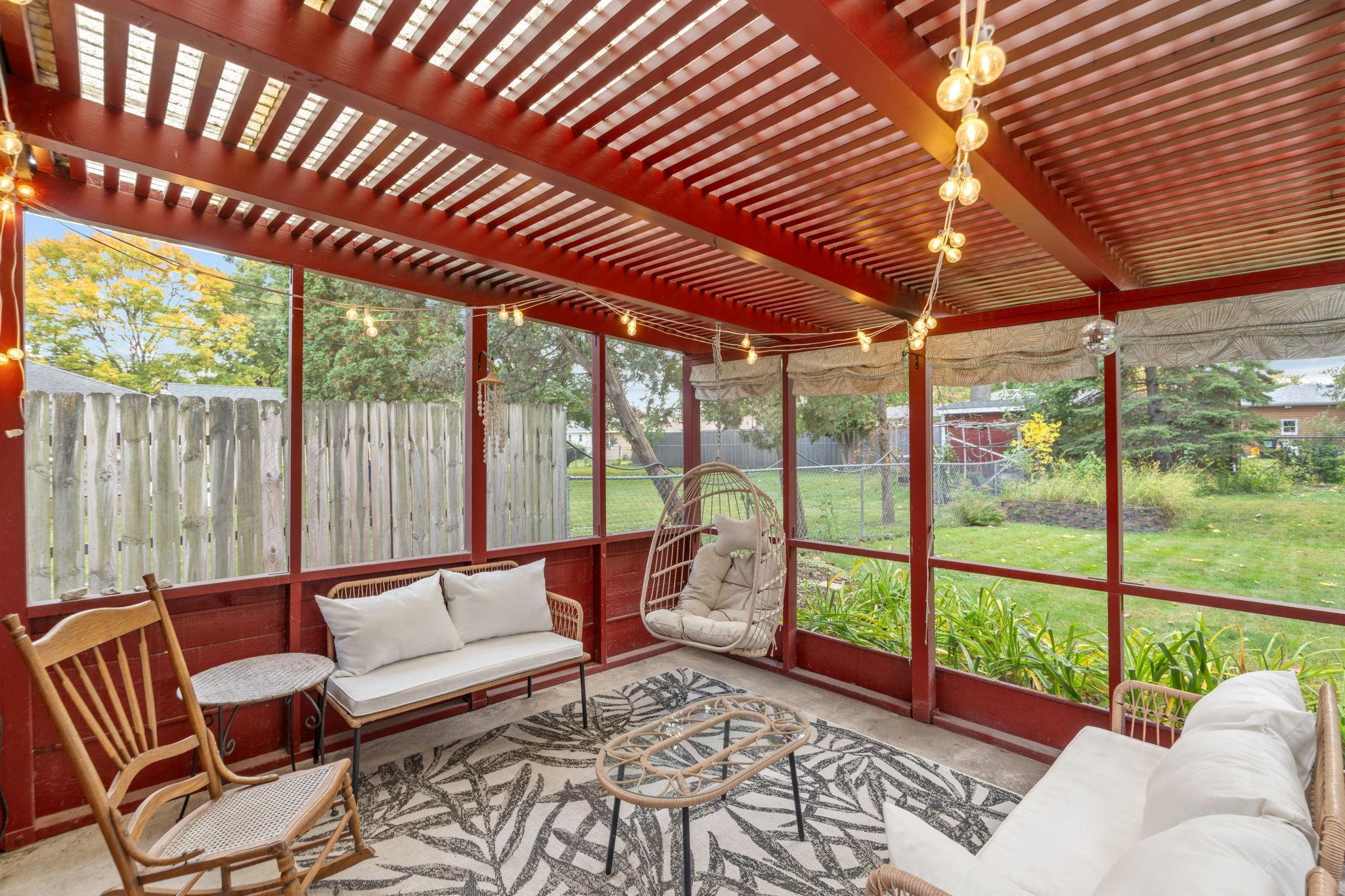 Screened-In Porch