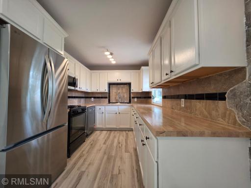 8_kitchen with Countertop.jpg