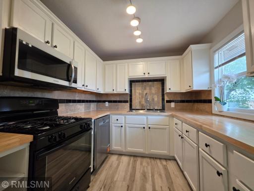 9_Kitchen with new Diswasher.jpg