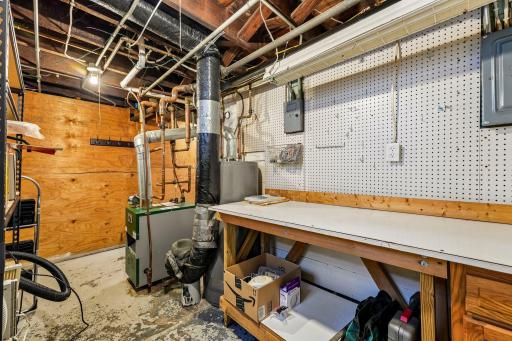 Dedicated workshop with workbench and wall storage