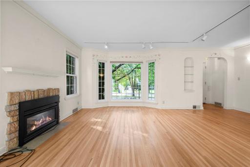 680 Mount Curve Boulevard, Saint Paul, MN 55116