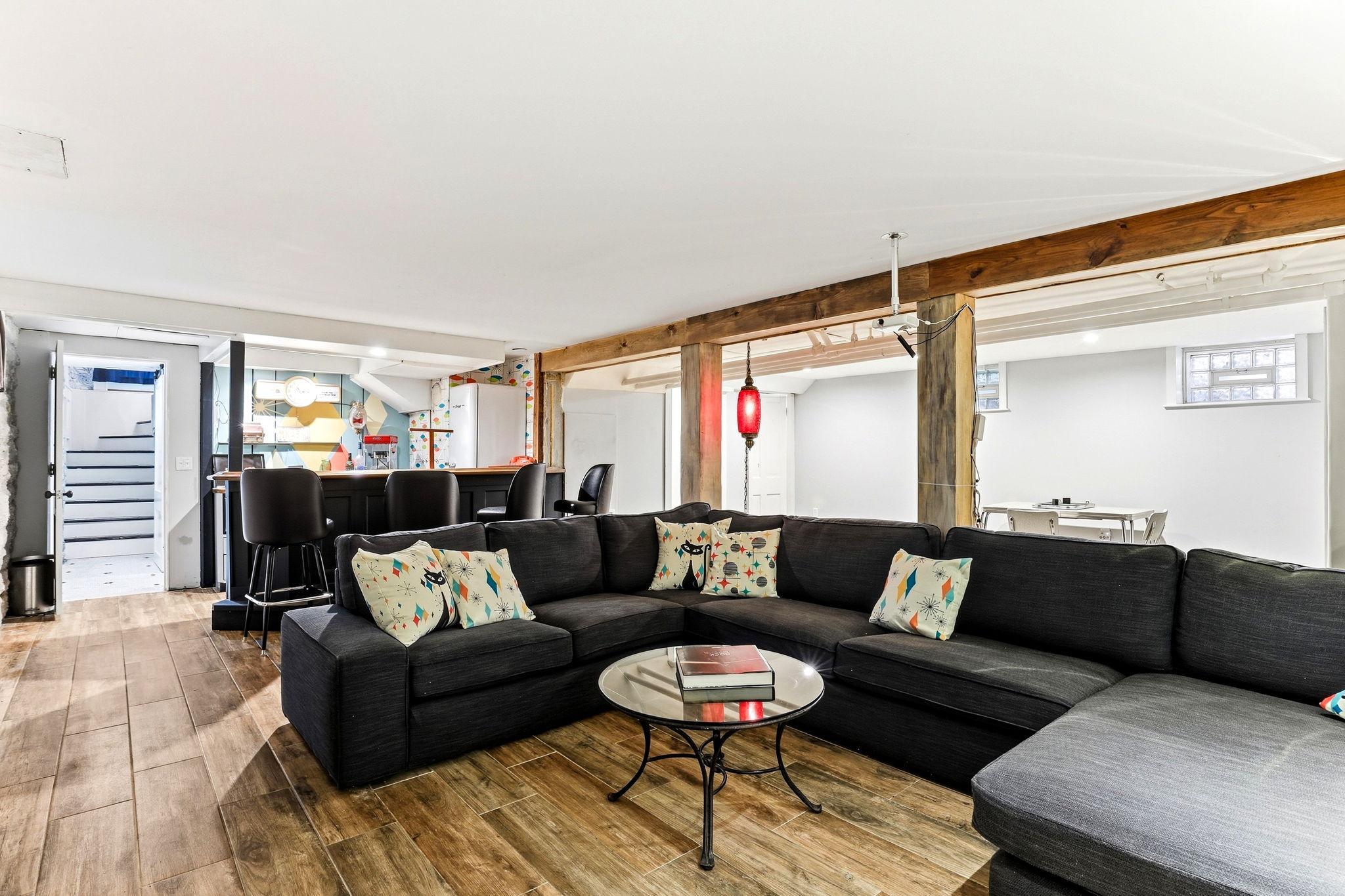 36-web-or-mls-2700-Bryant-Ave-S-36.jpg