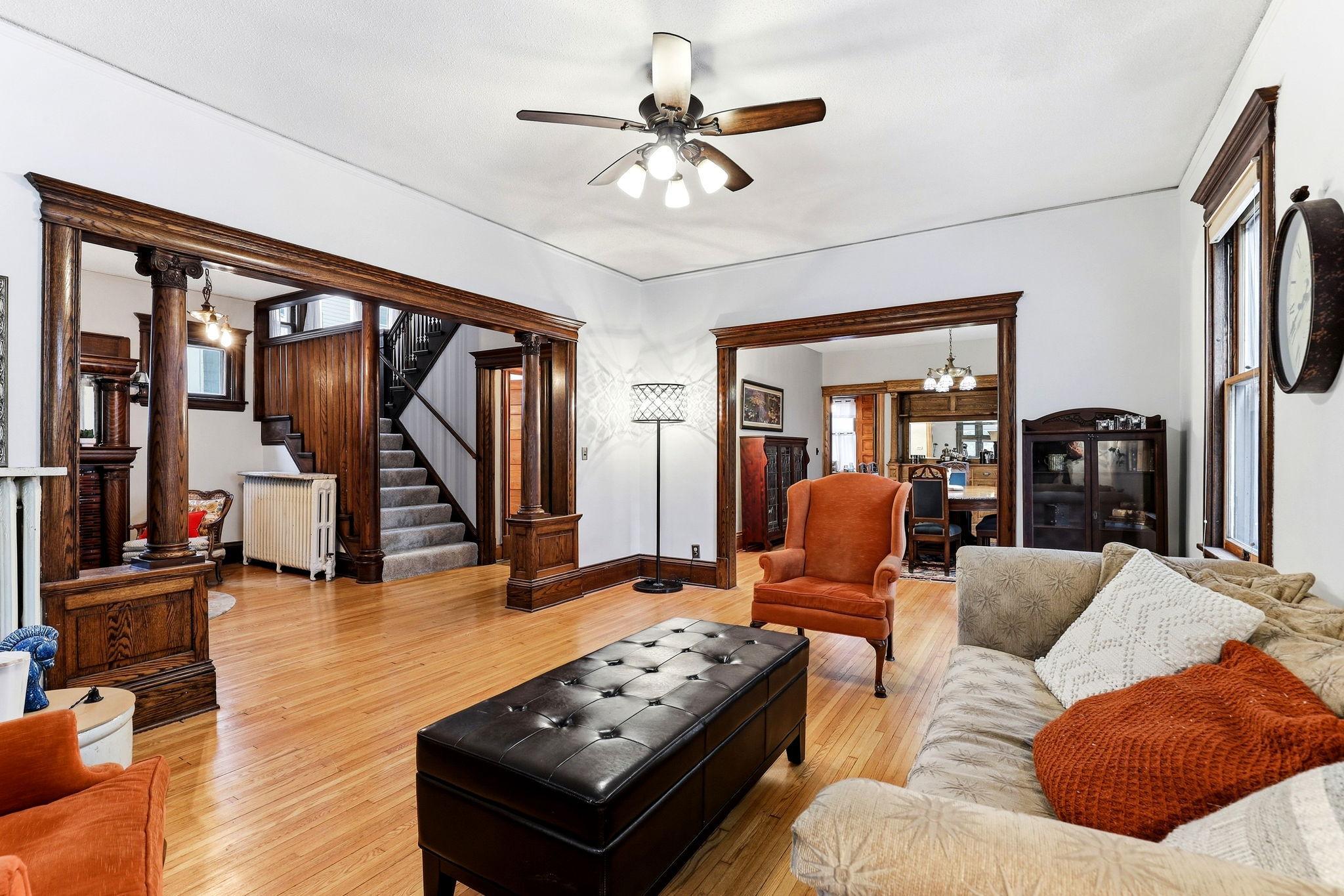 5-web-or-mls-2700-Bryant-Ave-S-05.jpg