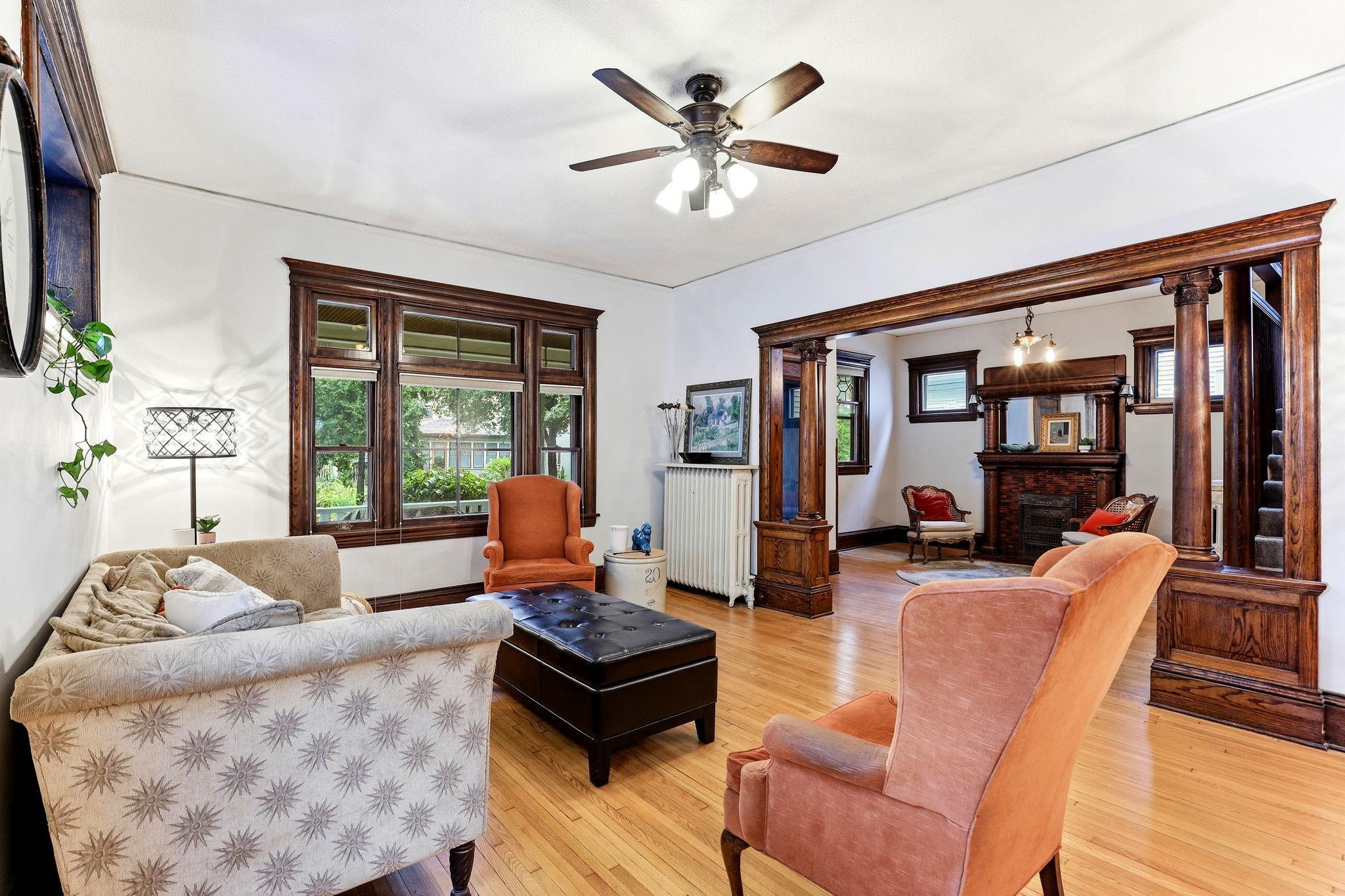 4-web-or-mls-2700-Bryant-Ave-S-04.jpg