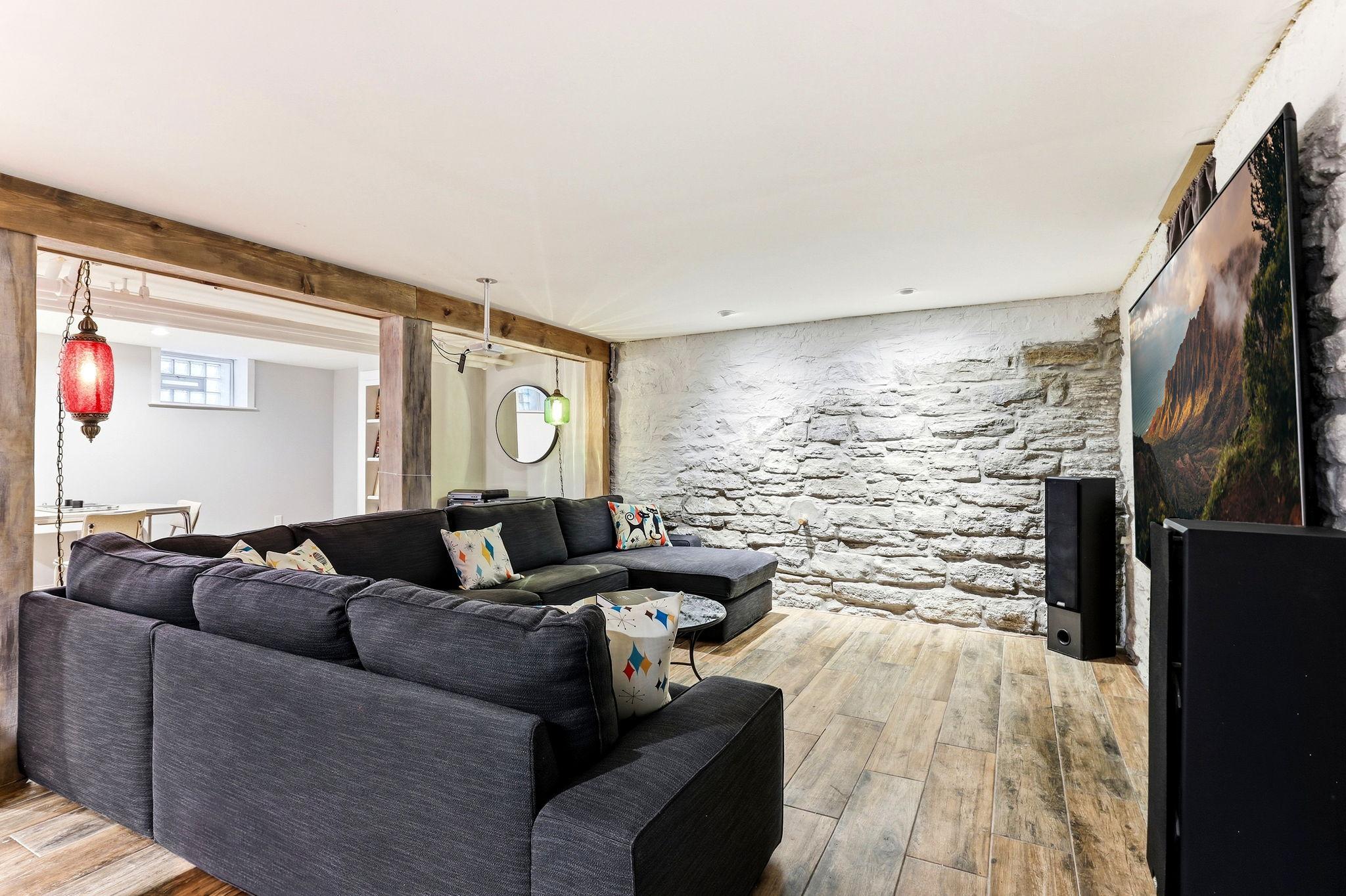 35-web-or-mls-2700-Bryant-Ave-S-35.jpg