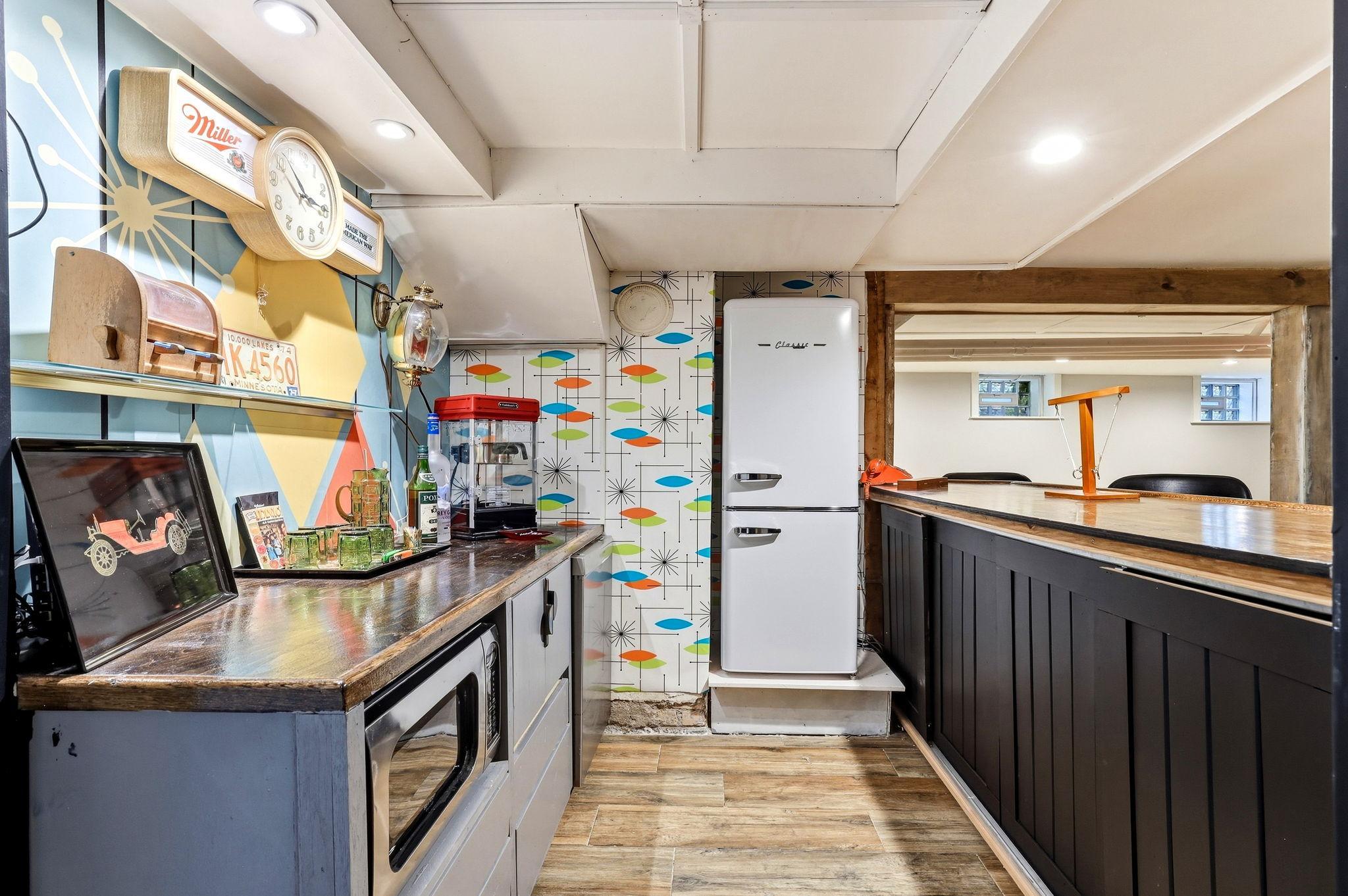 33-web-or-mls-2700-Bryant-Ave-S-33.jpg