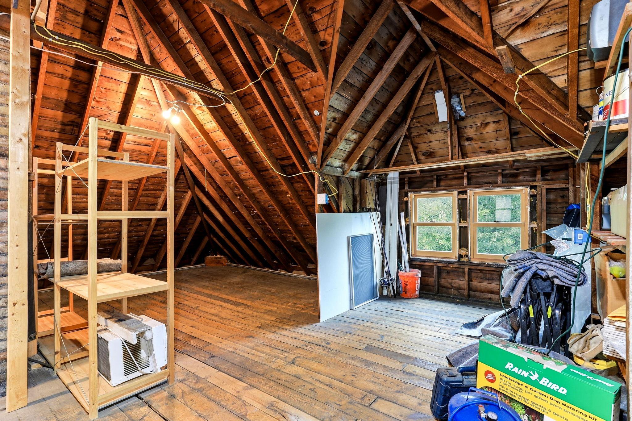 42-web-or-mls-2700-Bryant-Ave-S-42.jpg
