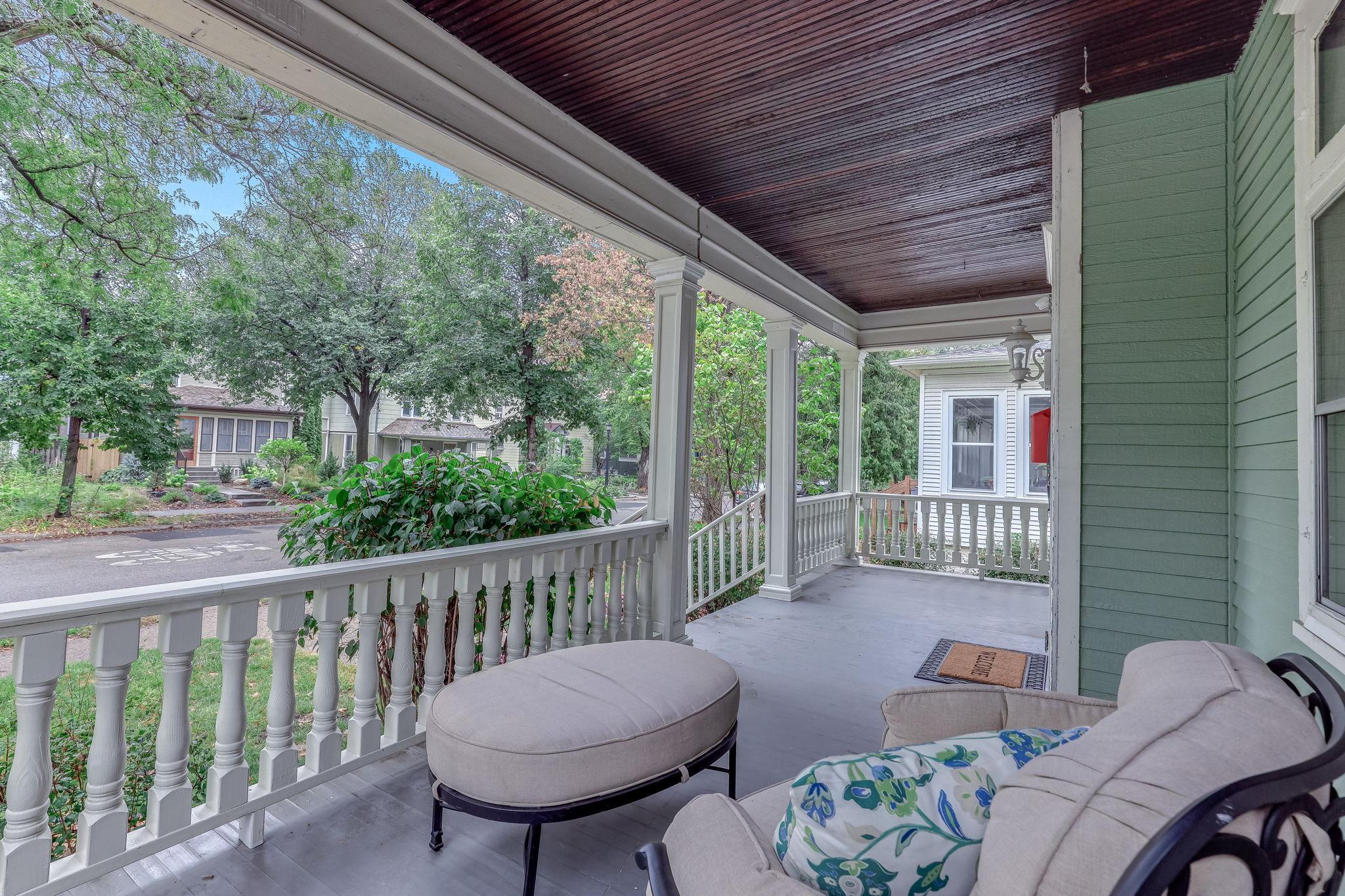 8-web-or-mls-2700-Bryant-Ave_Exterior-06.jpg