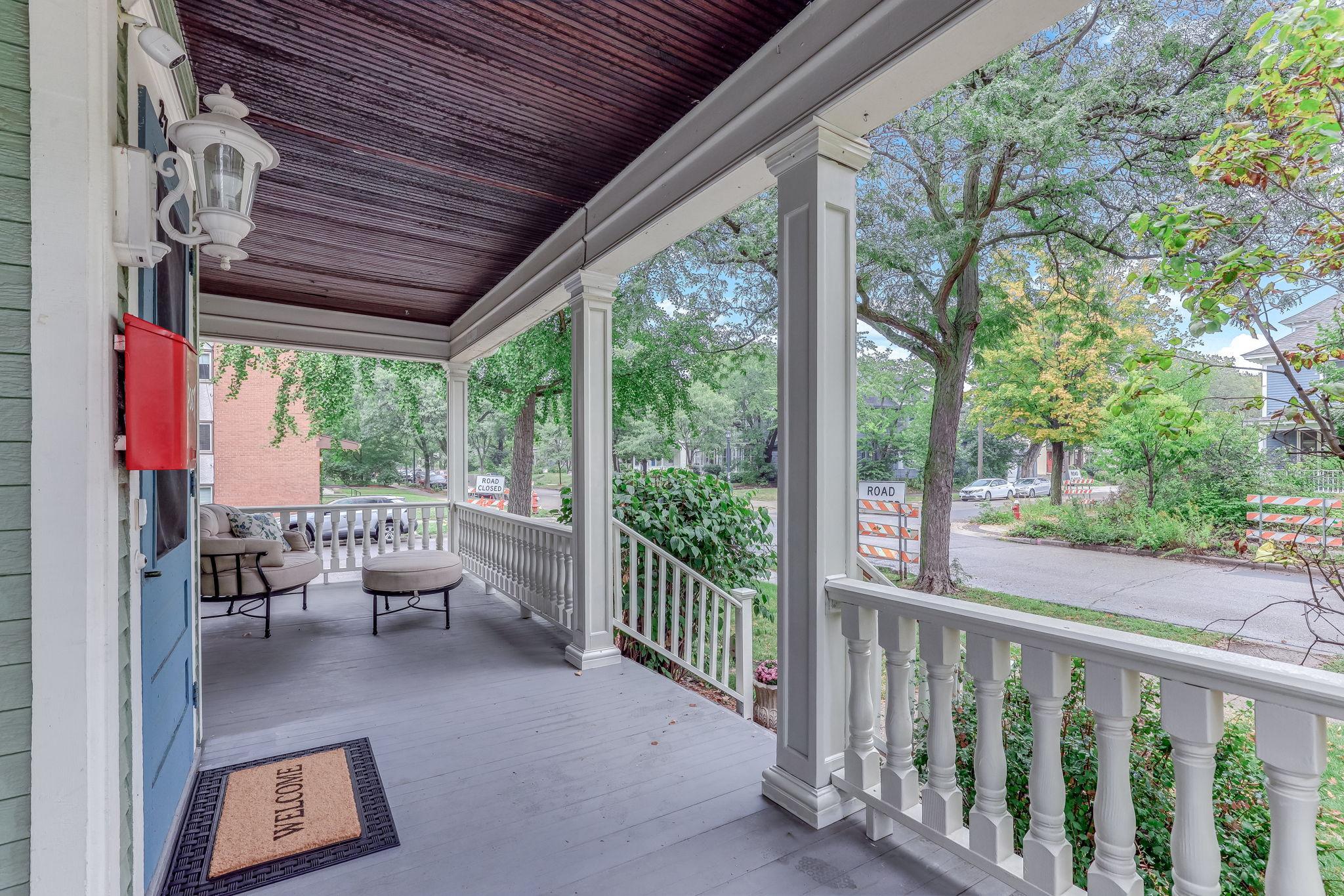 6-web-or-mls-2700-Bryant-Ave_Exterior-04.jpg