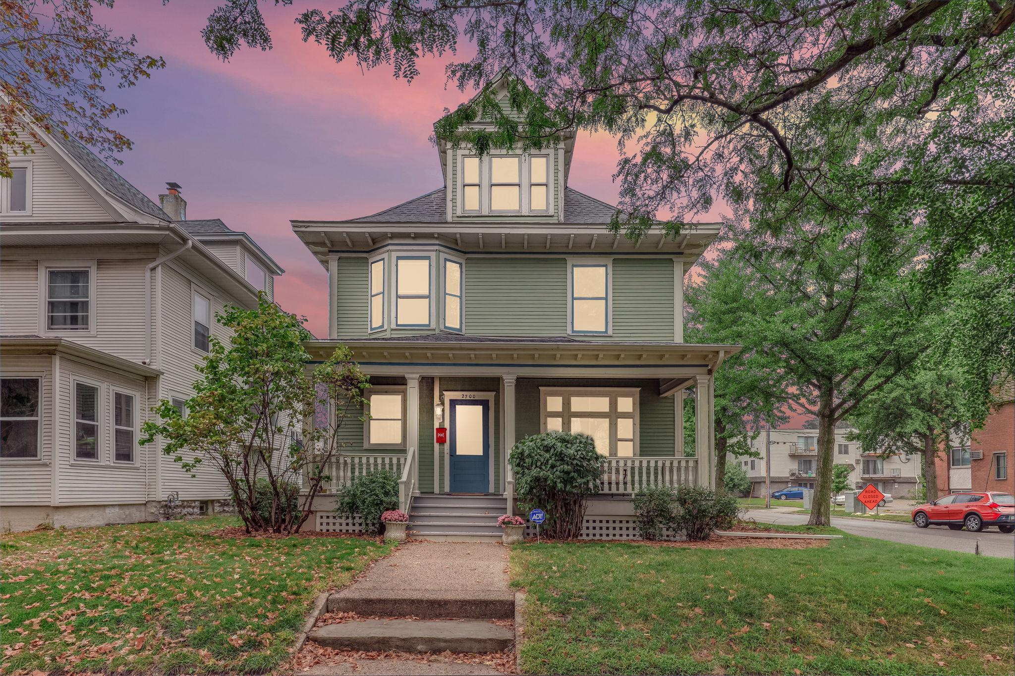 1-web-or-mls-2700-Bryant-Ave_Twilight-01.jpg
