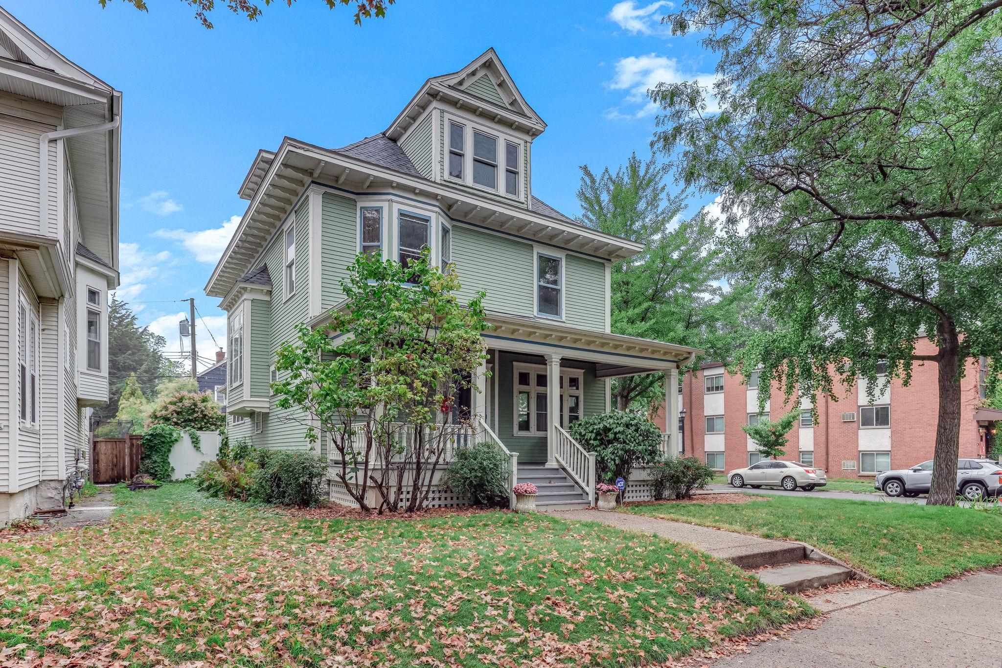 4-web-or-mls-2700-Bryant-Ave_Exterior-02.jpg