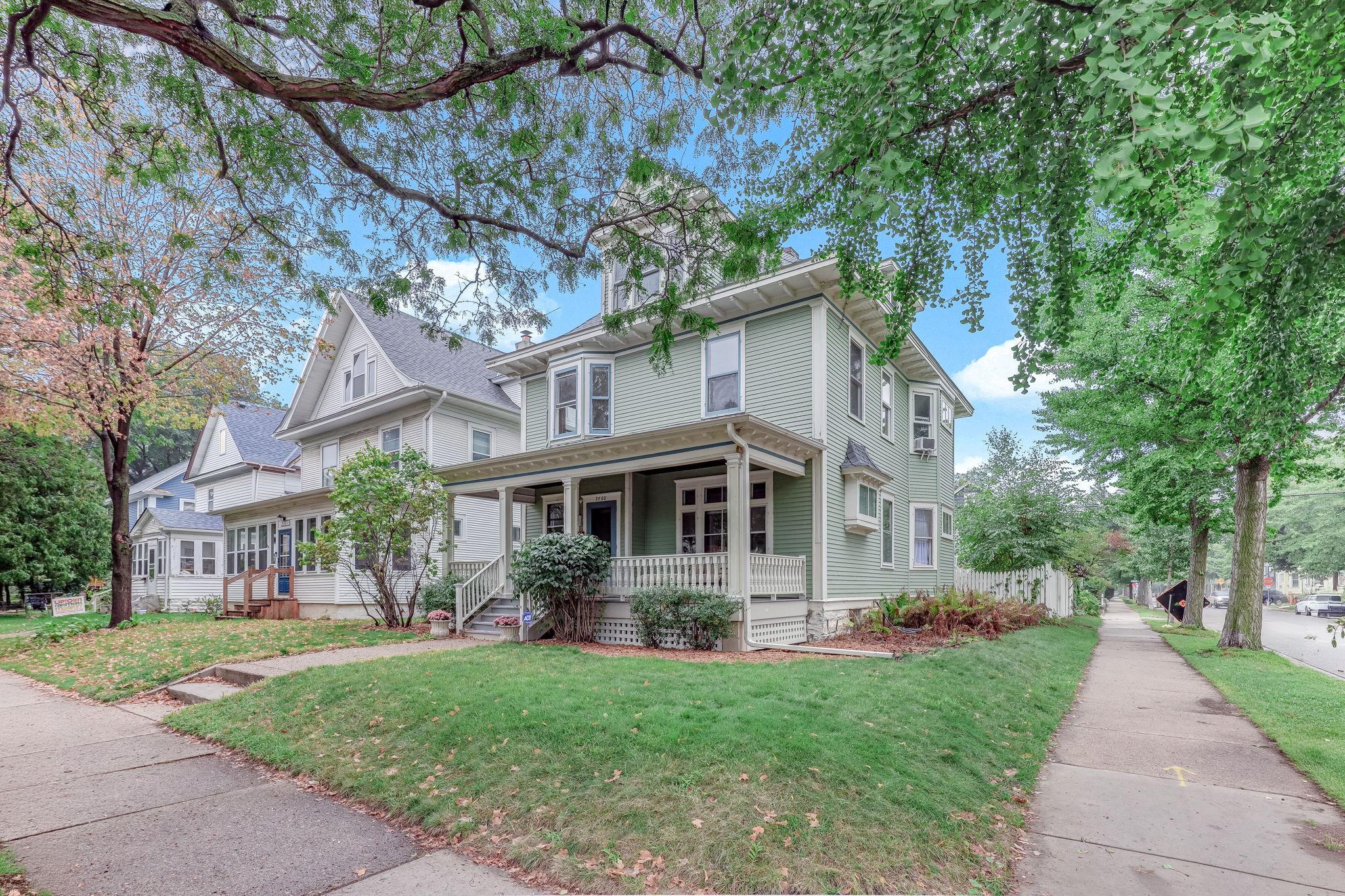 5-web-or-mls-2700-Bryant-Ave_Exterior-03.jpg