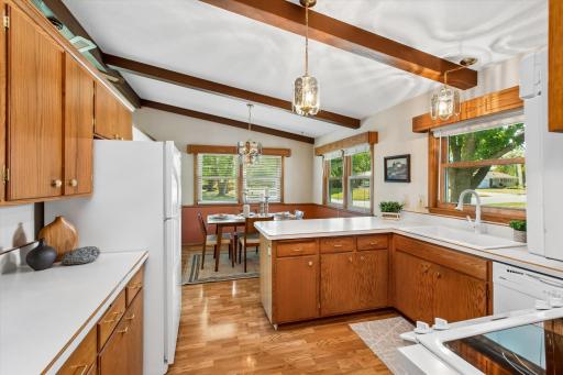 Bright & sunny kitchen