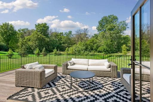 170 Spur Circle, Wayzata, MN 55391