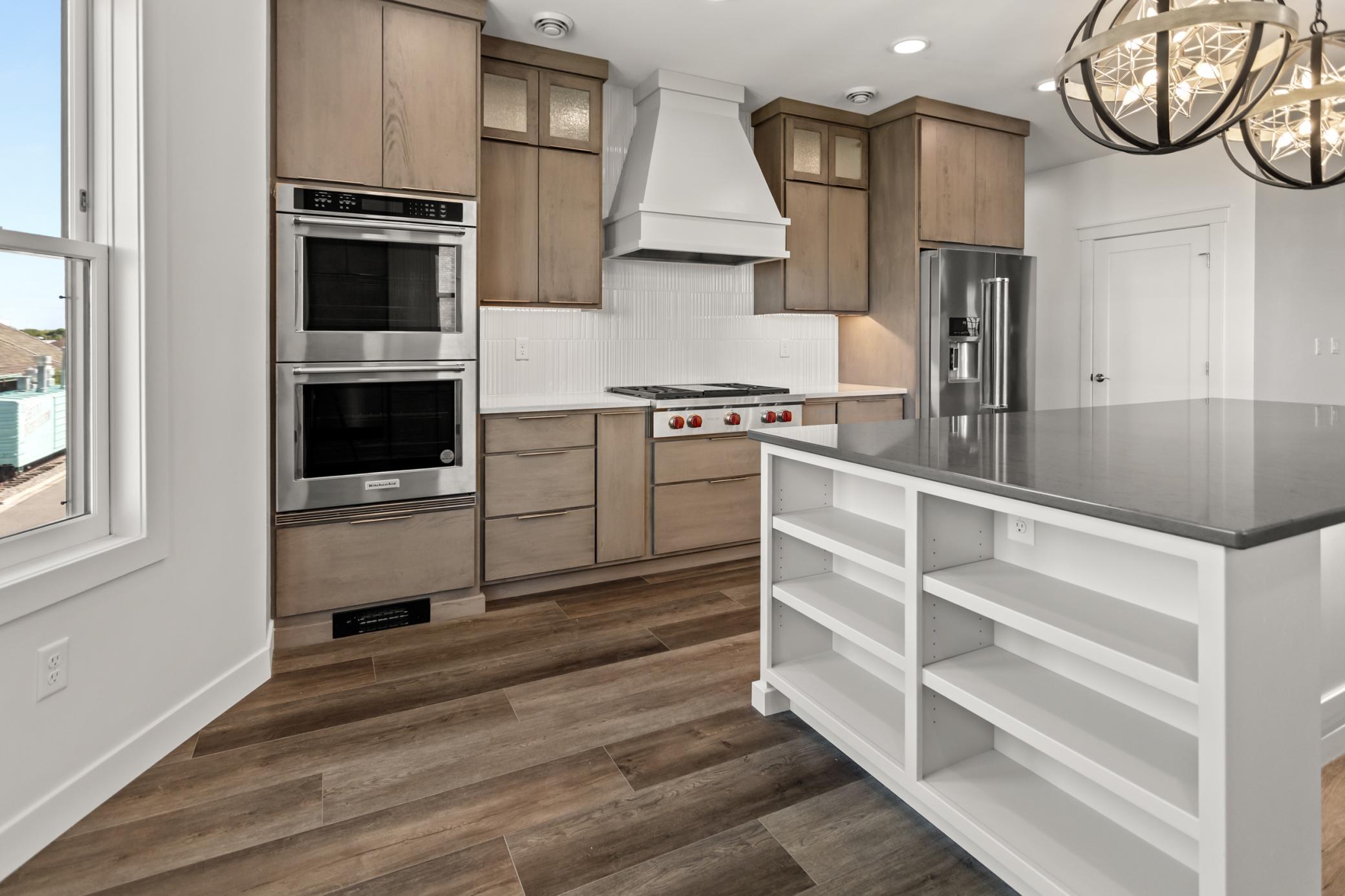 Double oven and cooktop