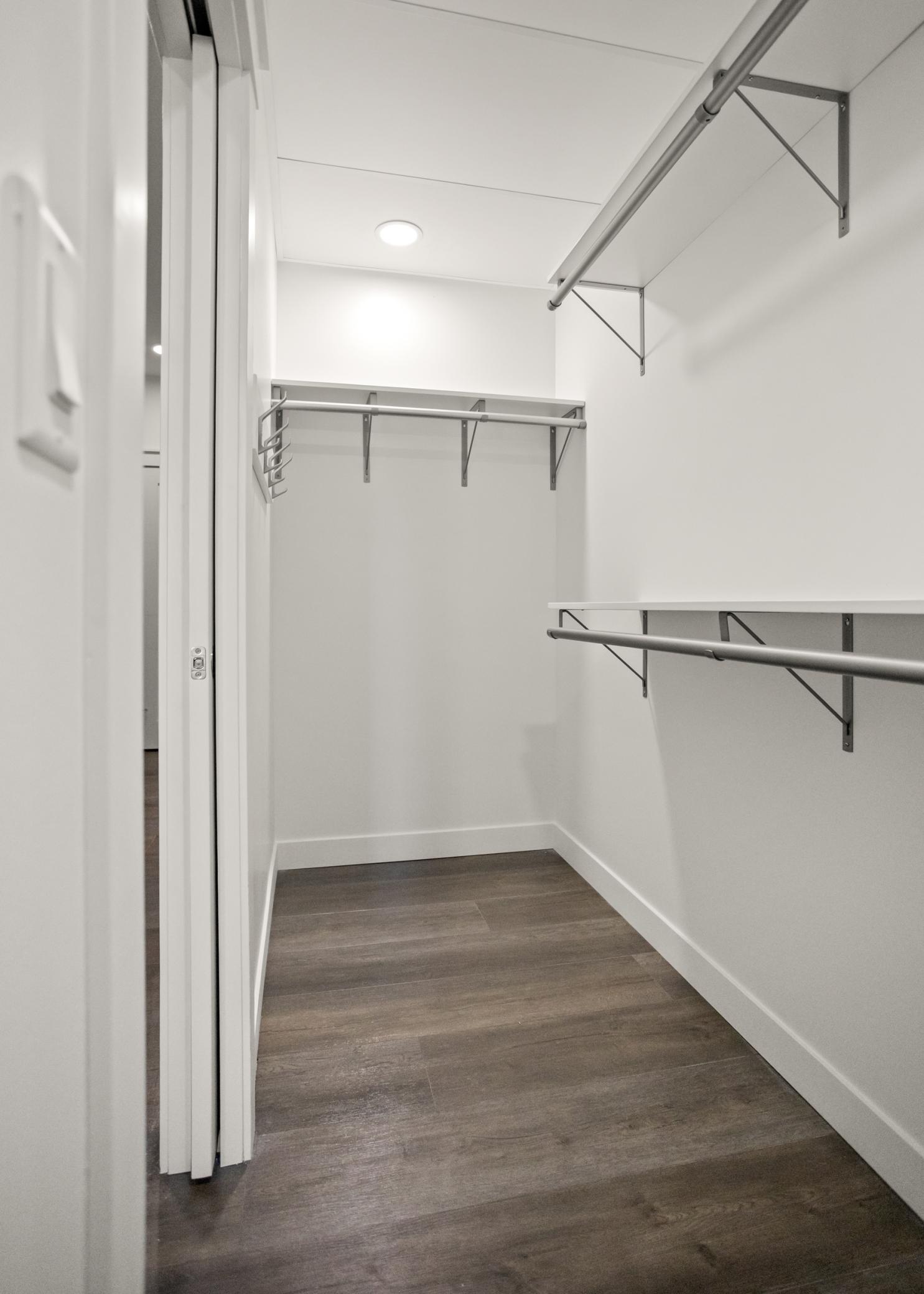 Walk in closet 2