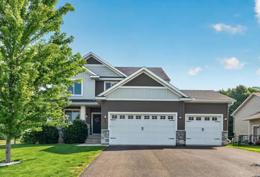 625 Kadler Avenue NE, Hanover, MN 55341