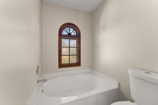 978 Winterberry Drive, Woodbury, MN 55125