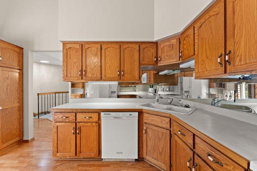 978 Winterberry Drive, Woodbury, MN 55125