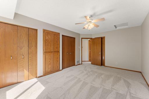 978 Winterberry Drive, Woodbury, MN 55125