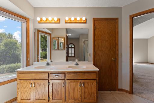 978 Winterberry Drive, Woodbury, MN 55125
