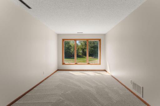 978 Winterberry Drive, Woodbury, MN 55125